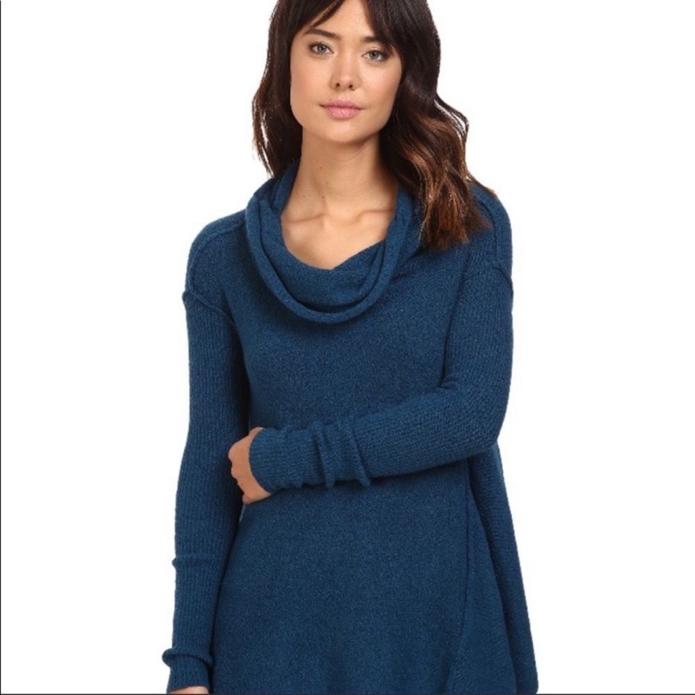 Free People Blue Wool Blend Strawberry Fields Pullover Fields. SiE Medium.